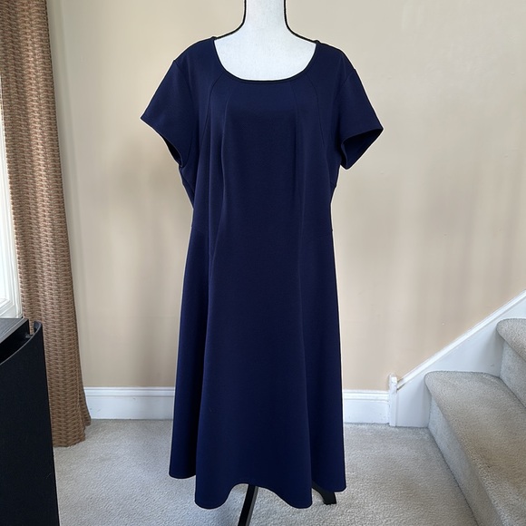 Avenue Navy Short Sleeve Dress with Zipper in Back (Size 18/20) - Picture 1 of 16